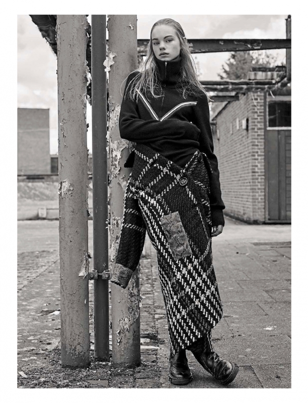 Estella Boersma for Vogue Italy August 2015 photographer Karim Sadli, Stylist Joe McKenna, Make-up Christelle Cocquet, Hair Anthony Turner 