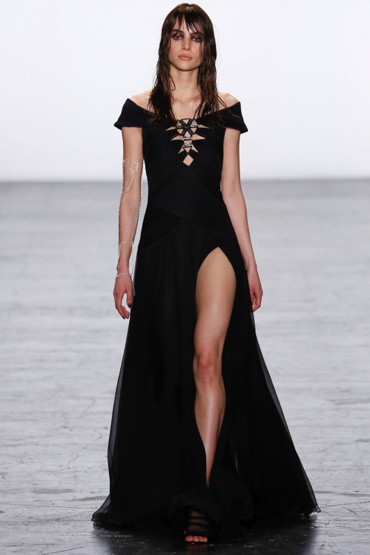 Romy Schönberger shows NY Fall 2016 Tadashi Shoji
