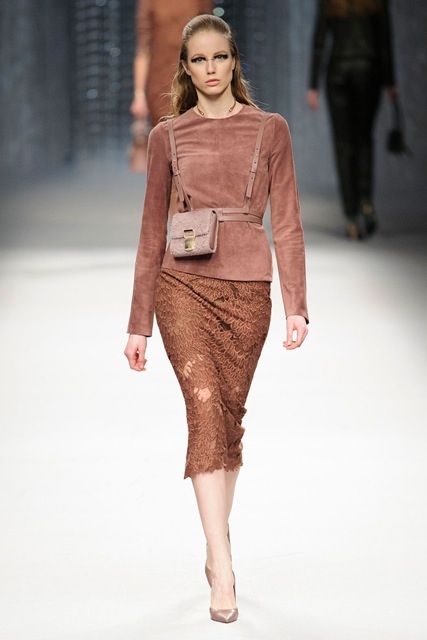 Quirine Engel shows Milan Fall 2016 Aigner