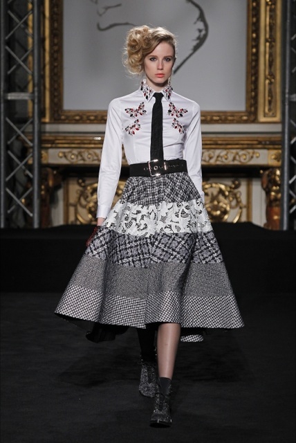 Quirine Engel shows Milan Fall 2016 Rocco Barocco