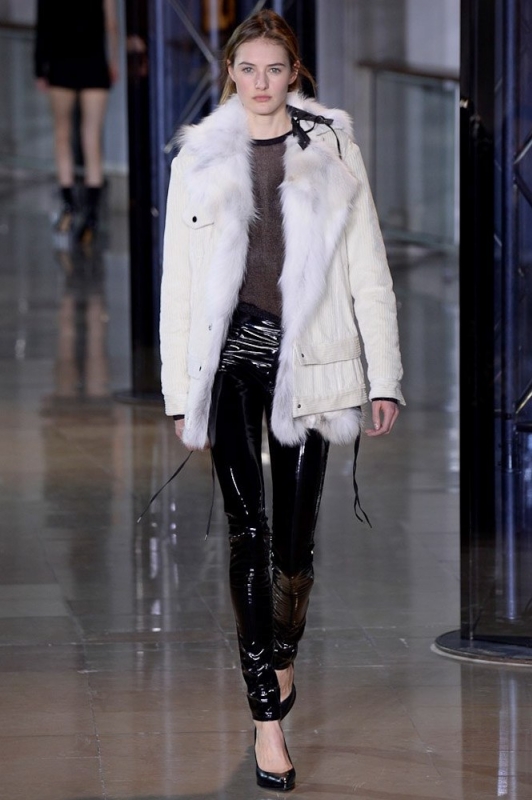 Sanne Vloet shows Parijs Fall 2016 Anthony  Vaccarello