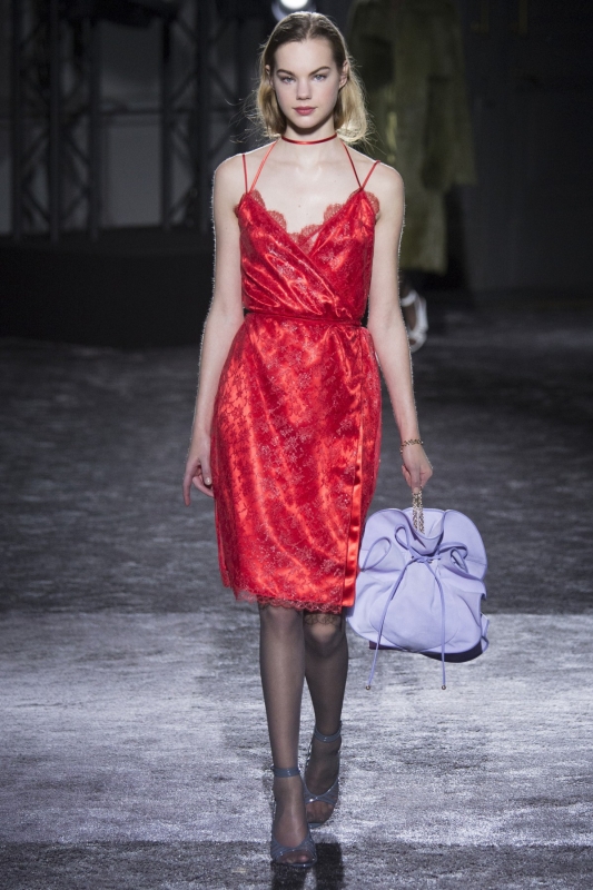 Estella Boersma shows Parijs Fall 2016 Nina Ricci