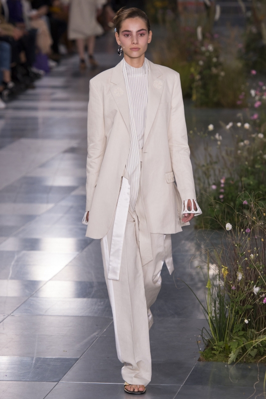 Romy Schönberger shows London Spring 2017 Paul Smith