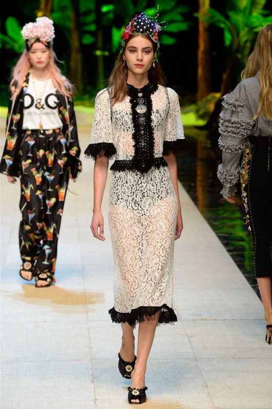 Romy Schönberger shows Milan Spring 2017 Dolce & Gabbana 