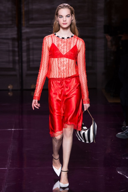 Estella Boersma shows Paris Spring 2017 Nina Ricci