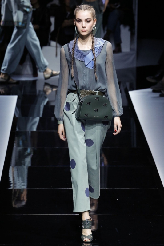 Romy Schönberger shows Parijs Spring 2017 Emporio Armani 