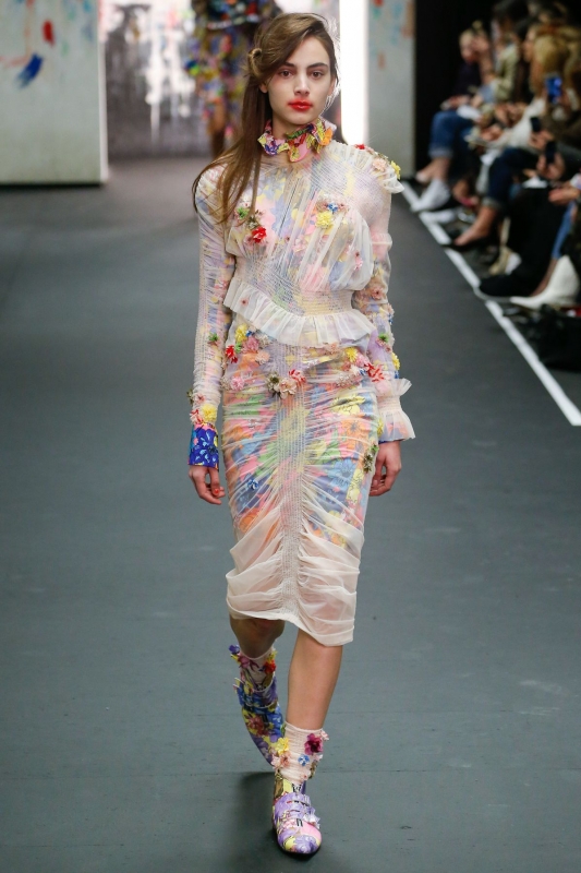 Romy Schönberger shows FW 2017 Londen Preen By Thornton Bregazzi 