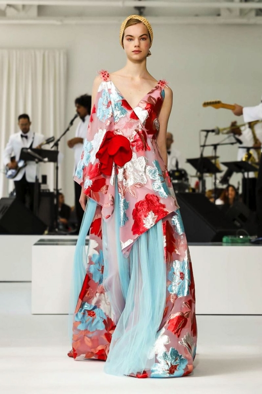 Estella Boers shows in NY SS 2018 Delpozo