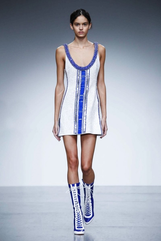 Nikki Vonsee shows London SS 2018 David Koma