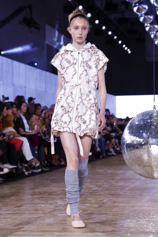Demy de Vries shows Paris SS 2018 Moncler Gamma Rouge