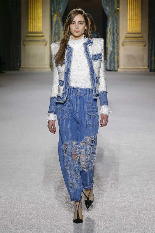 Romy Schönberger shows Parijs Fall 2018 Balmain