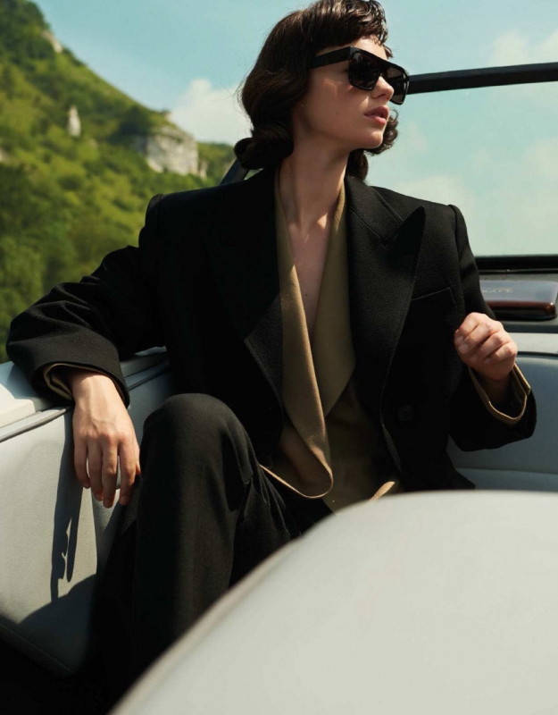 Estella Boersma for Vogue Taiwan July/August, Photographer Naomi Yang, Stylist James V. Thomas, Hair Chiao Chenet, Make-up Mayumi Oda 
