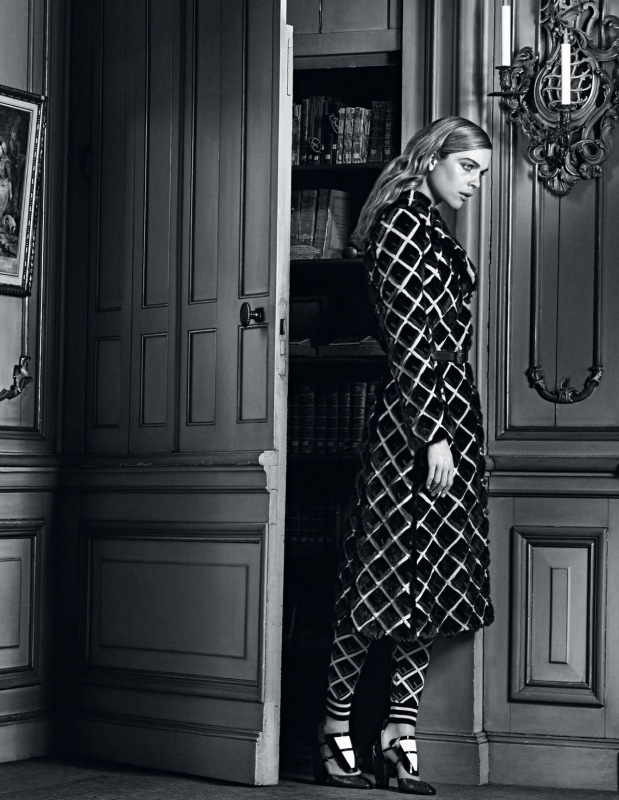 An elegant Kim Noorda for D La Repubblica November 2018, Photographer Philip Riches, Stylist  Carlo Pregnolato, Hair Lydia Lelou, Make-up Pernell Kusmus 