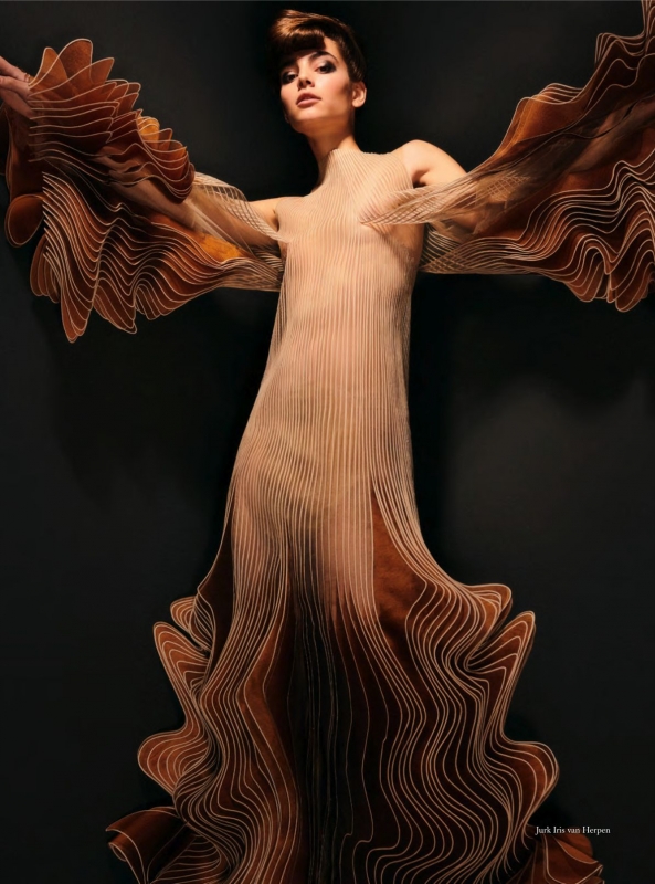 Romy Schönberger in an impressive story for Dutch Harpers Bazaar December 2018, photographed by Tim Verhallen, Styled by Astrid Schilders, Hair by Daan Kneppers and make-up by Anita Jolles 