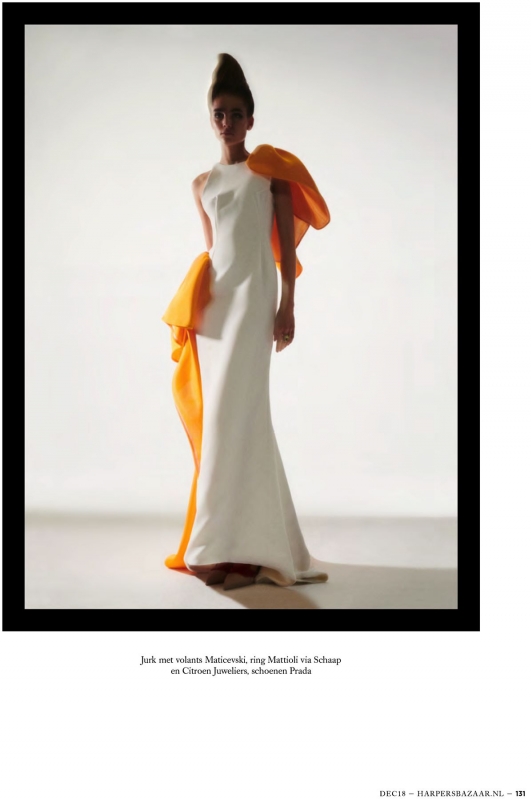 Romy Schönberger in an impressive story for Dutch Harpers Bazaar December 2018, photographed by Tim Verhallen, Styled by Astrid Schilders, Hair by Daan Kneppers and make-up by Anita Jolles 