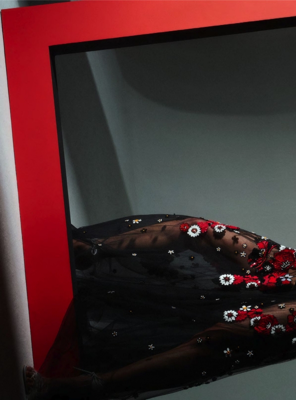 Romy Schönberger in an impressive story for Dutch Harpers Bazaar December 2018, photographed by Tim Verhallen, Styled by Astrid Schilders, Hair by Daan Kneppers and make-up by Anita Jolles 