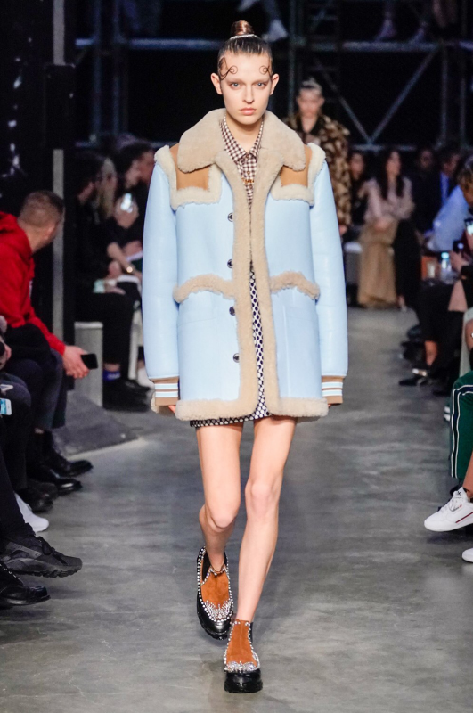 La bella Merel Zoet walked her 2th show for Burberry by @riccardotisci17. Thank you @italia3bis, @katy_england @guidopalau @ pathmcgreathreal 