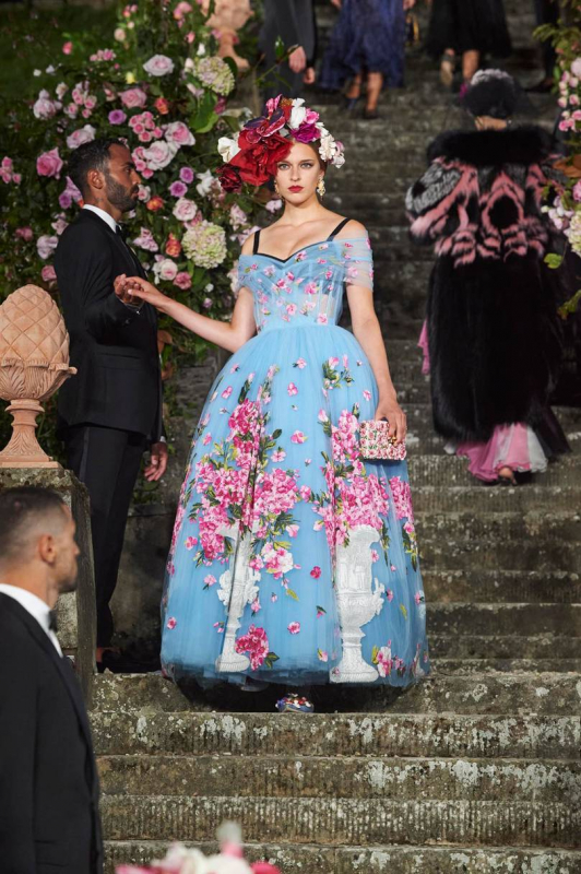 Merel Zoet in the fairy tale Dolce & Gabbana Alta Moda show for Fall 2020 held in the spectacular Villa Bardini in Florence 