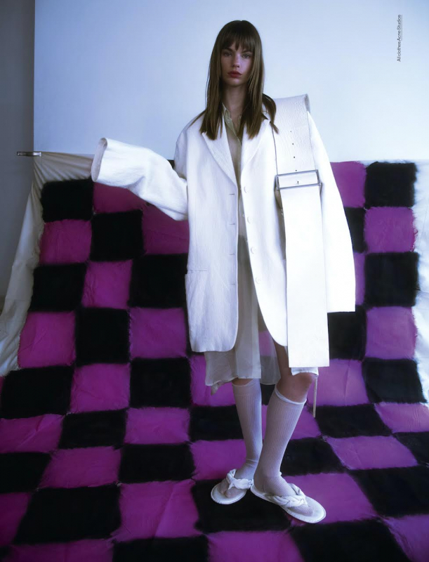 Estella Boersma for Glamcult, Photographer Debora Brune, Stylist Max Katt, Hair Dennis Brandt, Make-up Philipp Verheyen 